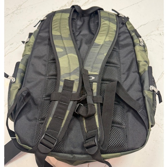 Oakley Men's Enduro 2.0 30L Backpack, Core Camo - New - Picture 7 of 10